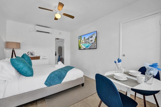 Building Photo - 335 Desoto St