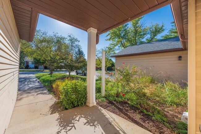 Building Photo - 657 E Heather Dr