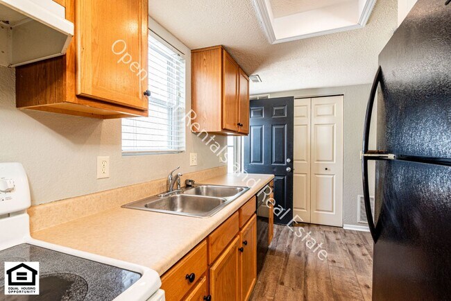 Foto del edificio - 7701-7729  E State Blvd