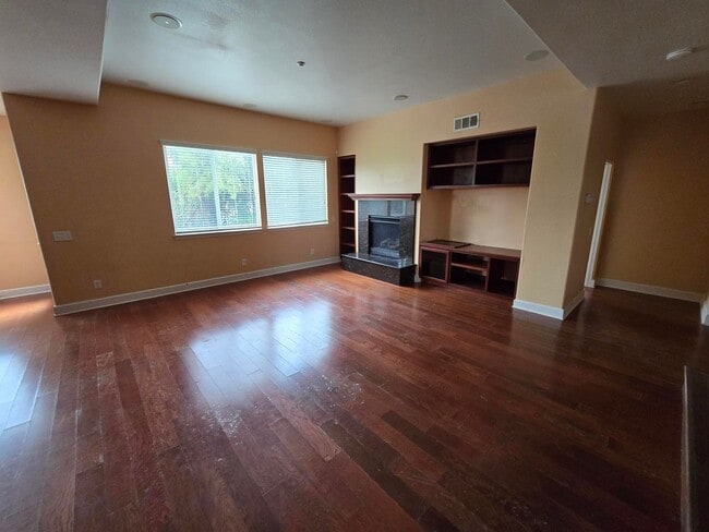 Building Photo - Executive EHR Home