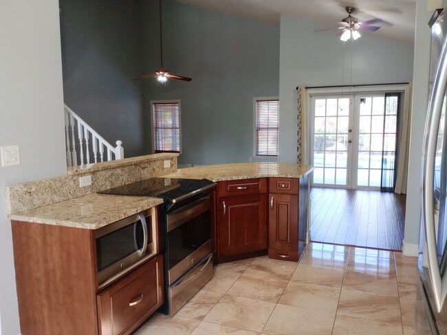 Building Photo - Discover Spacious Living in the Heart of Oviedo!