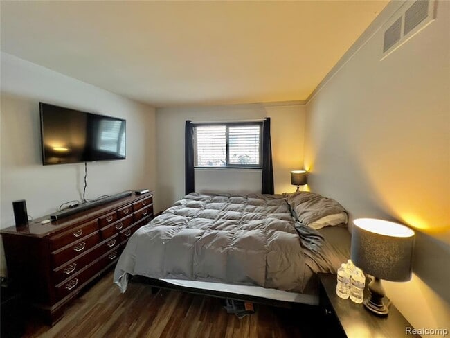 Foto del edificio - 65 Biltmore Blvd