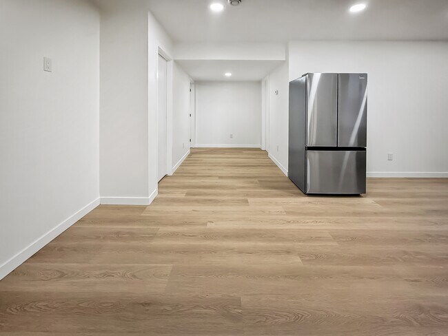 Photo du bâtiment - 1333-1156 156 St SW