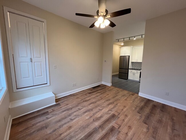 Foto del edificio - 4739 Essex Way