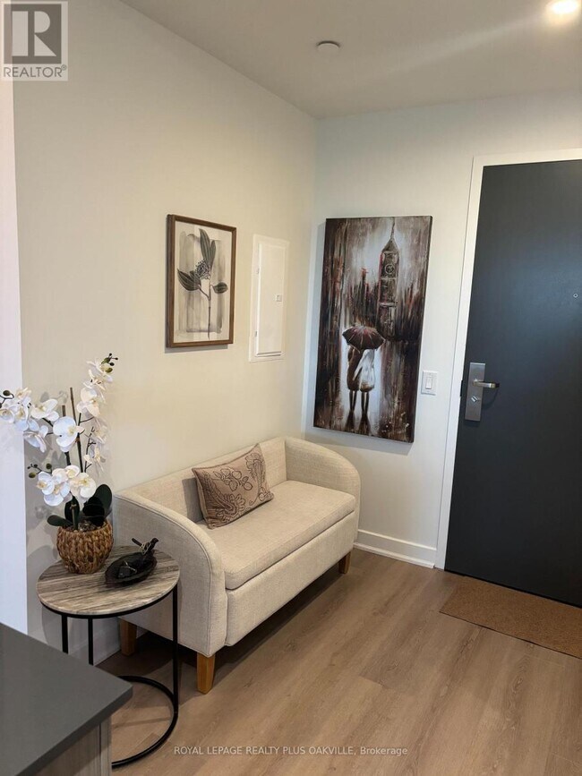 Building Photo - 133 Bronte Rd