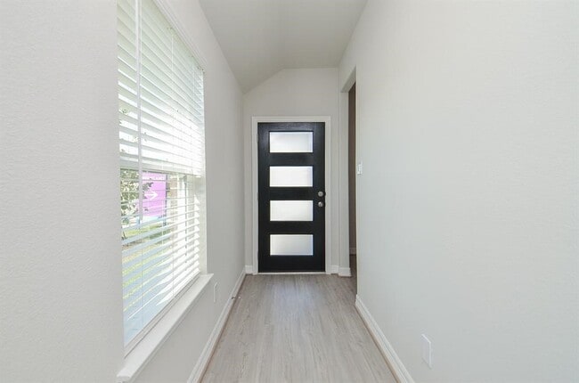 Foto del edificio - 7402 Sunlit Hbr Dr