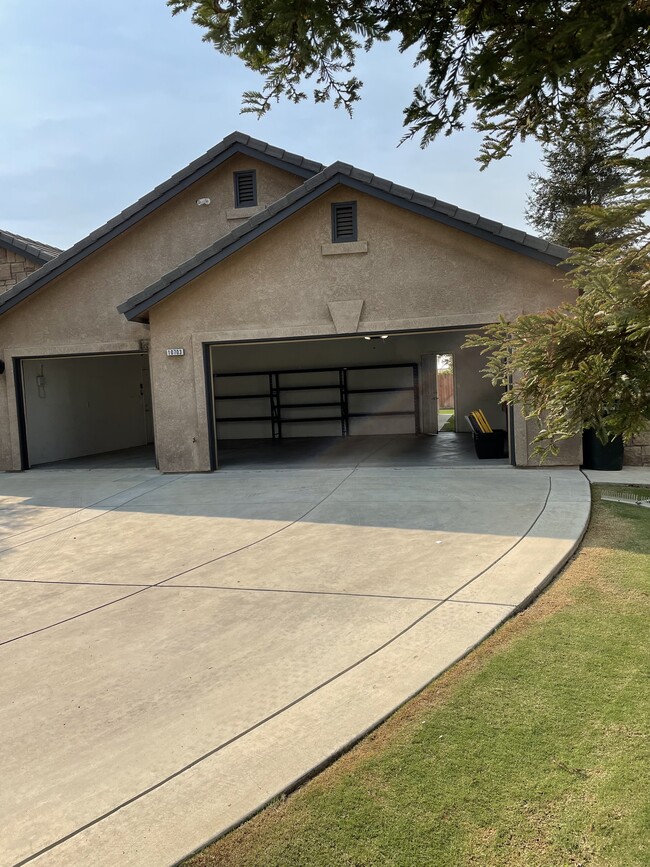 Building Photo - 10703 Petty Ct