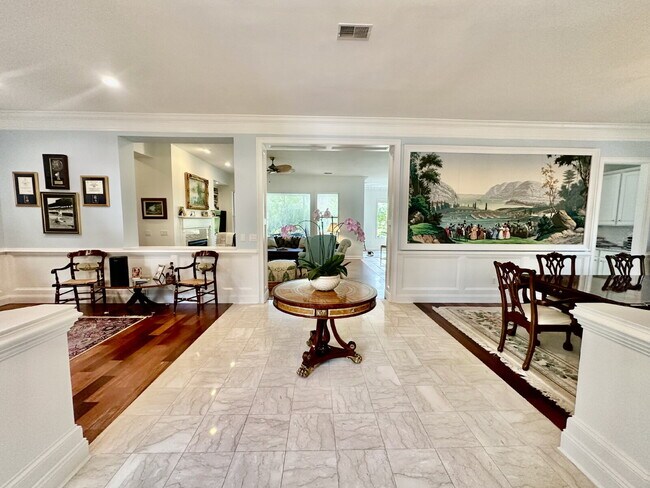 Foto del edificio - Spacious Beautifully Appointed Two Bedroom...