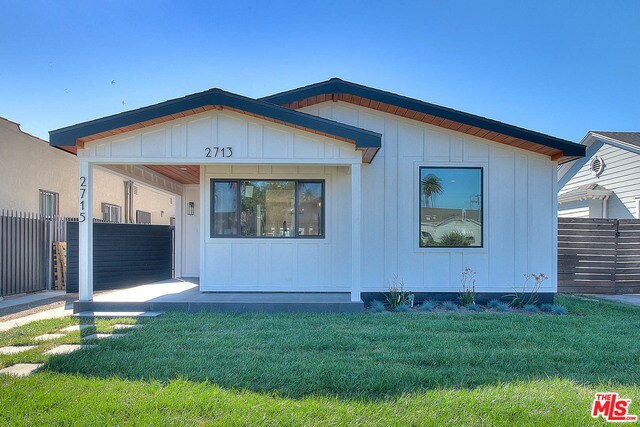 Primary Photo - 2713 S Harcourt Ave