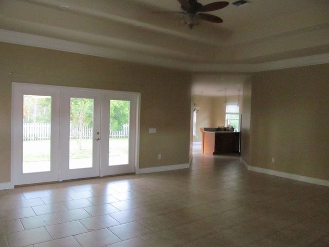 Building Photo - 146 Hombre Cir