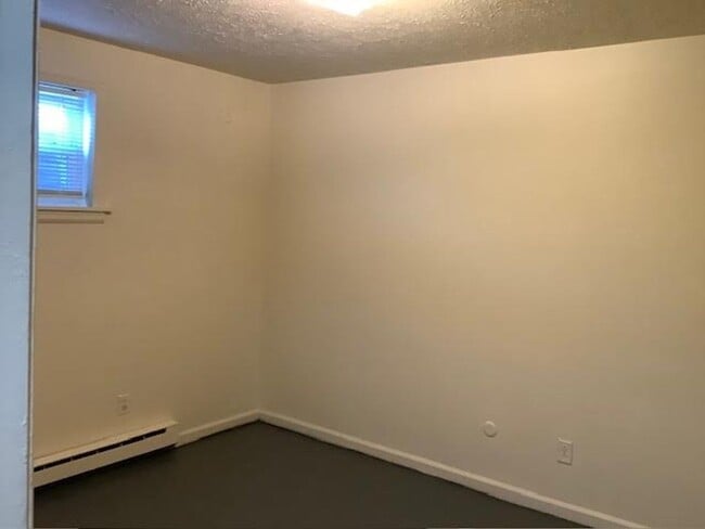 Building Photo - 13 Rainbow Forest Dr