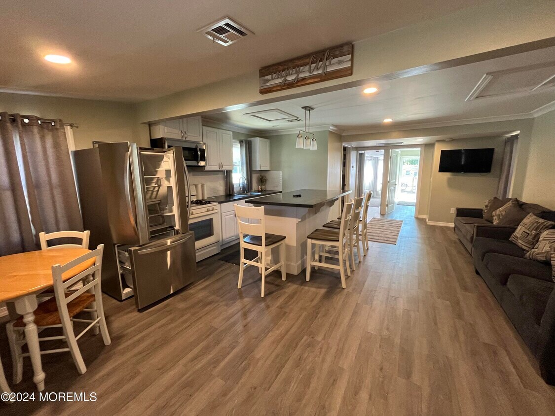Foto principal - 636 Parkside Ave