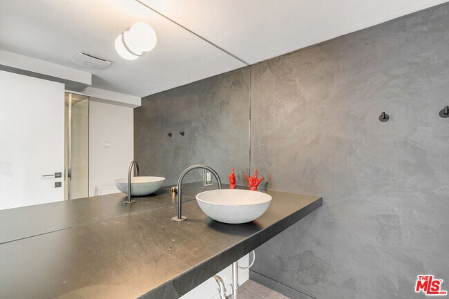 Foto del edificio - 7135 Hollywood Blvd