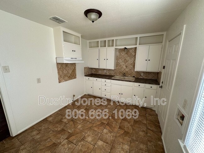 Building Photo - 2519 1st Pl