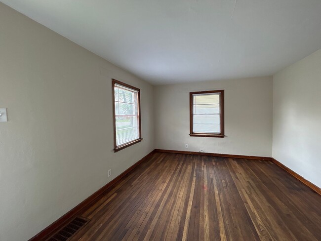 Building Photo - 445 S Sheridan St
