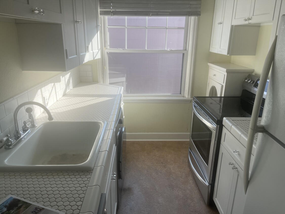 Kitchen with W/D and new range - 711 NE Randall Ave