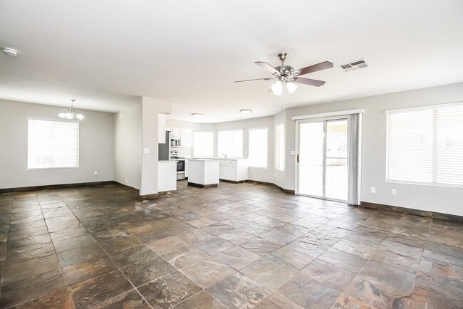 Building Photo - 927 E Glenmere Dr