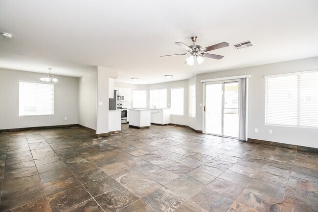Foto del edificio - 927 E Glenmere Dr