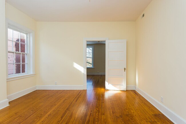 Foto del edificio - 412 W Marshall St