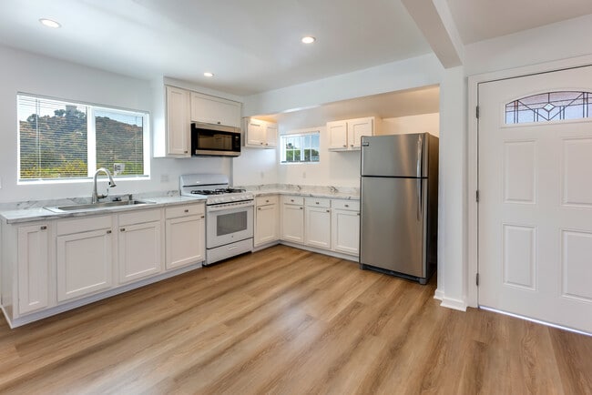 Foto del edificio - 6858 Quinton Ln