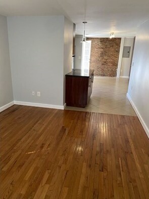 Building Photo - 202 3rd St