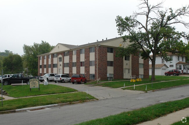 Foto del edificio - Arbor Manor Apartments