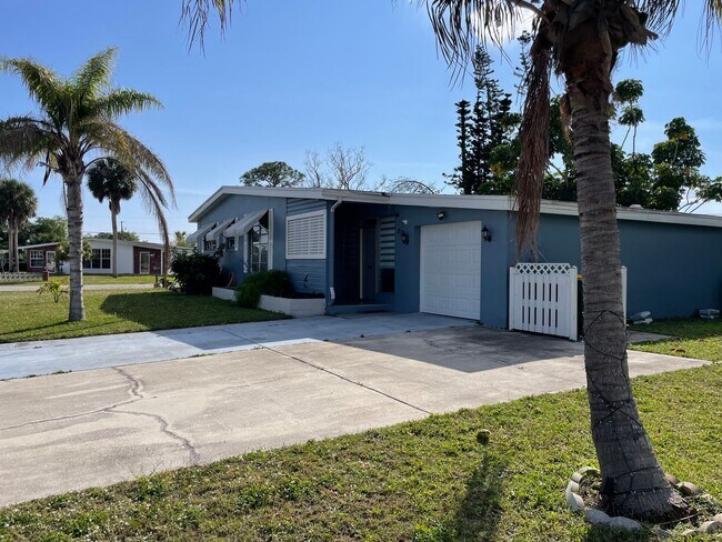 Foto del edificio - Convenient Port Charlotte Location!
