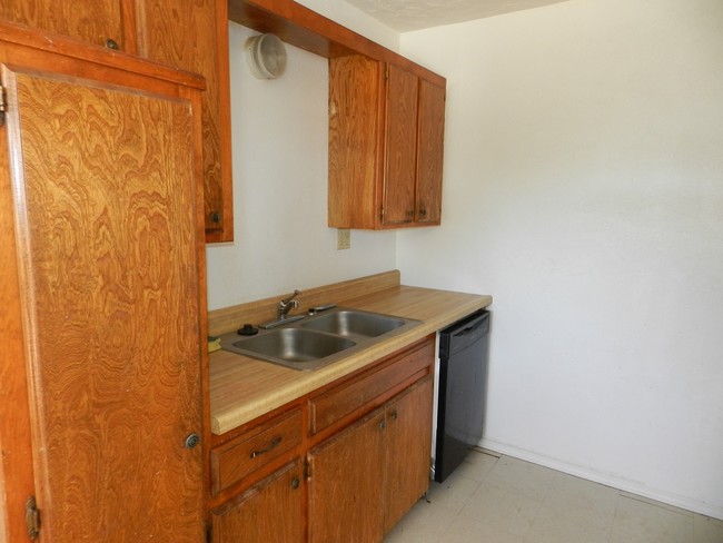 Kitchen in apartment - 505 NW Oak Ave