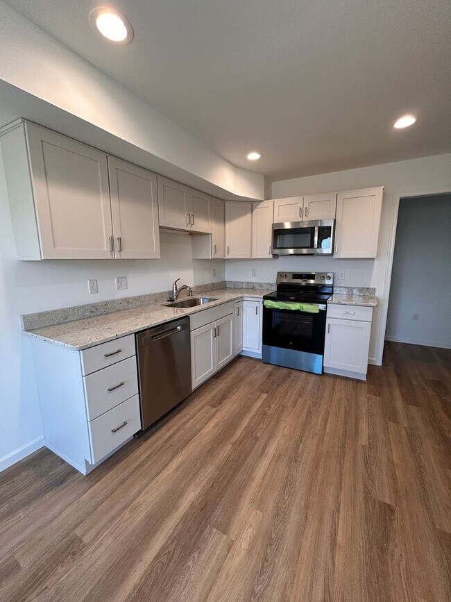 Foto del edificio - Brand New Move In Ready 3 Bed 3 Bath Home In Lancaster