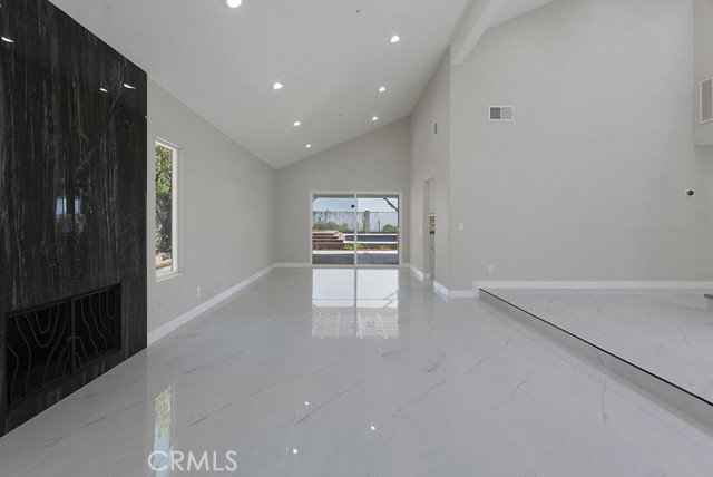 Foto del edificio - 12955 Louise Ave