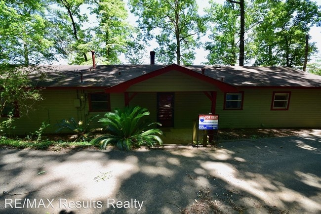Building Photo - 3 br, 2 bath House - 297 Green Bay Road