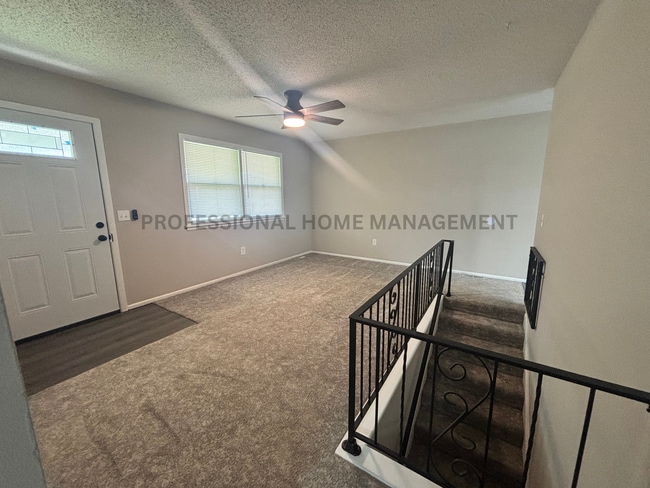 Building Photo - Beautifully remodeled 3 bedroom 1 bath! Coming Available Soon!