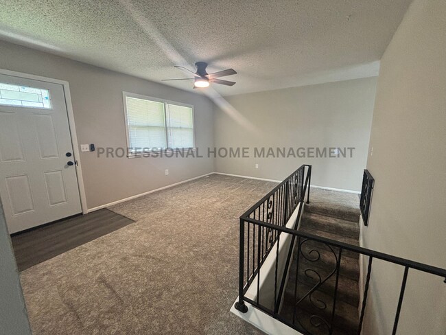 Foto del edificio - Beautifully remodeled 3 bedroom 1 bath! Coming Available Soon!