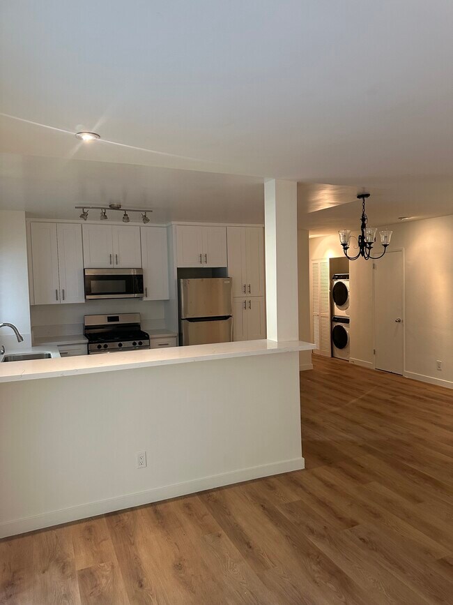 Foto del edificio - 8231 De Longpre Ave