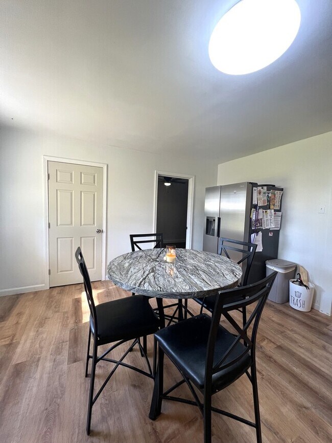 Foto del edificio - 325 Ferguson Ave