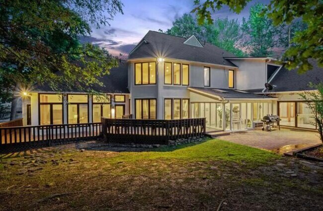 Foto del edificio - 8988 Forest Hill-Irene Cove