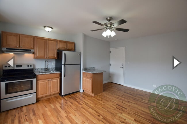 Foto del edificio - 7445 N Greenview Ave