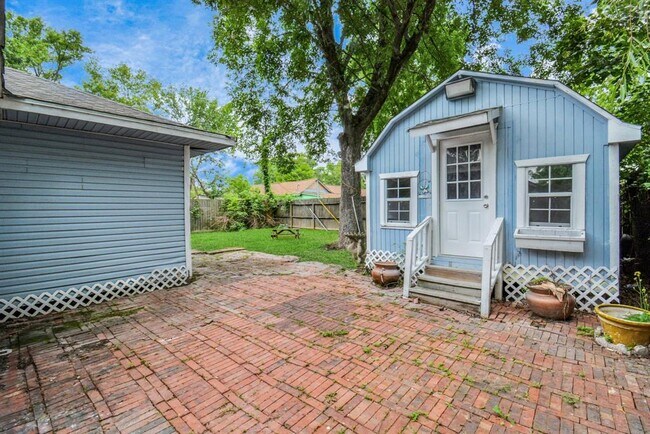 Building Photo - 2243 Matilda St