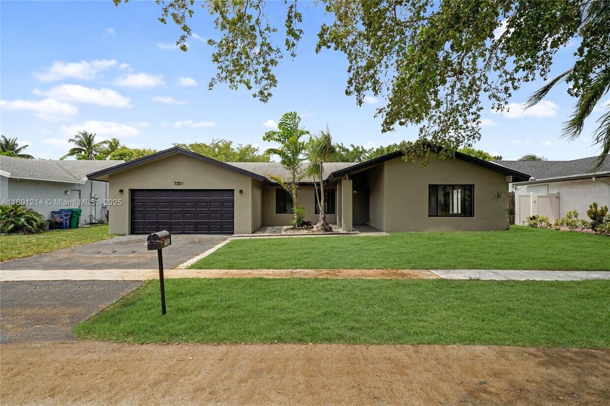 Foto principal - 7201 NW 46th Ct