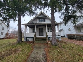 Building Photo - 3302 E 105th St