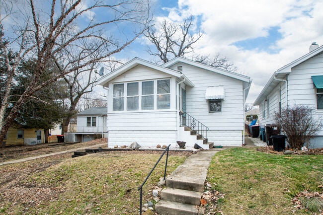 Building Photo - 1127 E Corrington Ave