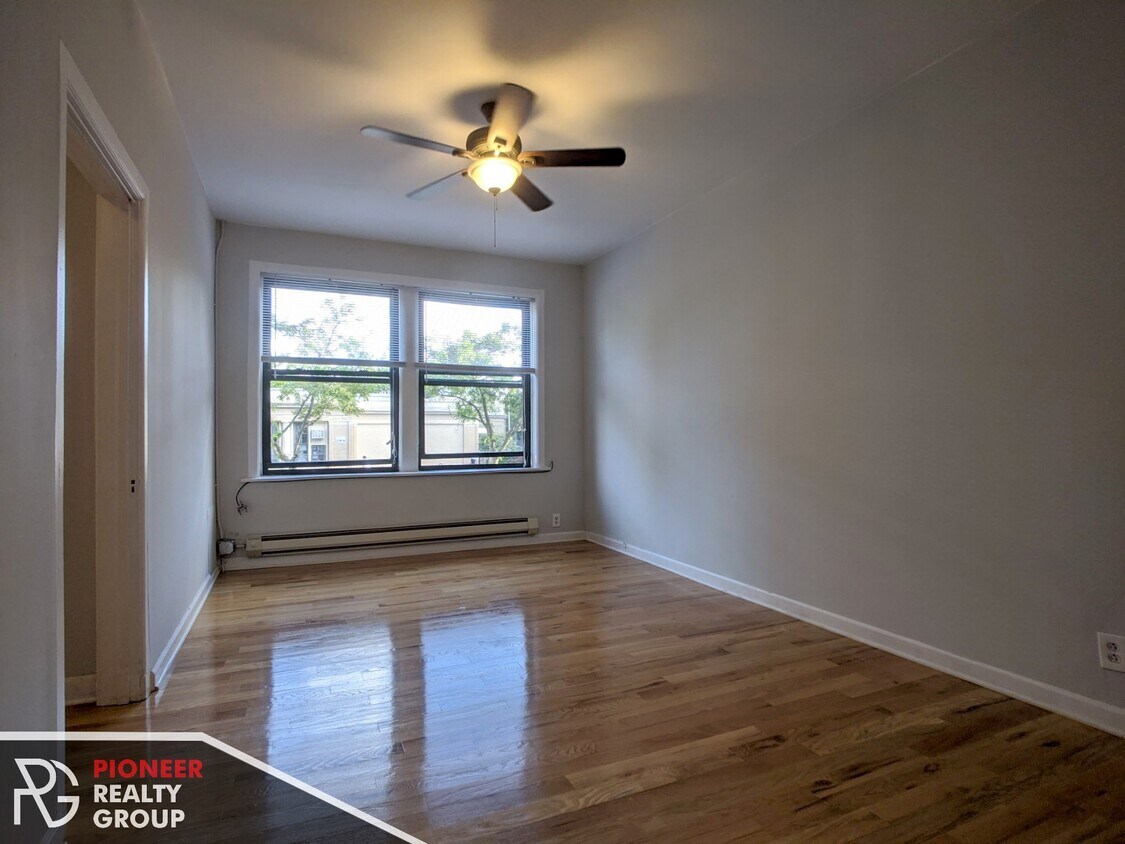 Foto principal - 1044 W George St