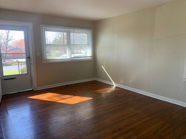 Foto del edificio - Adorable 3 Bedroom near Summit Avenue