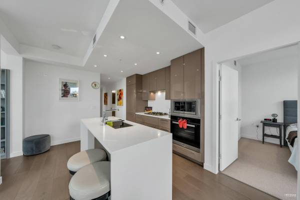 Building Photo - 5289 Cambie St