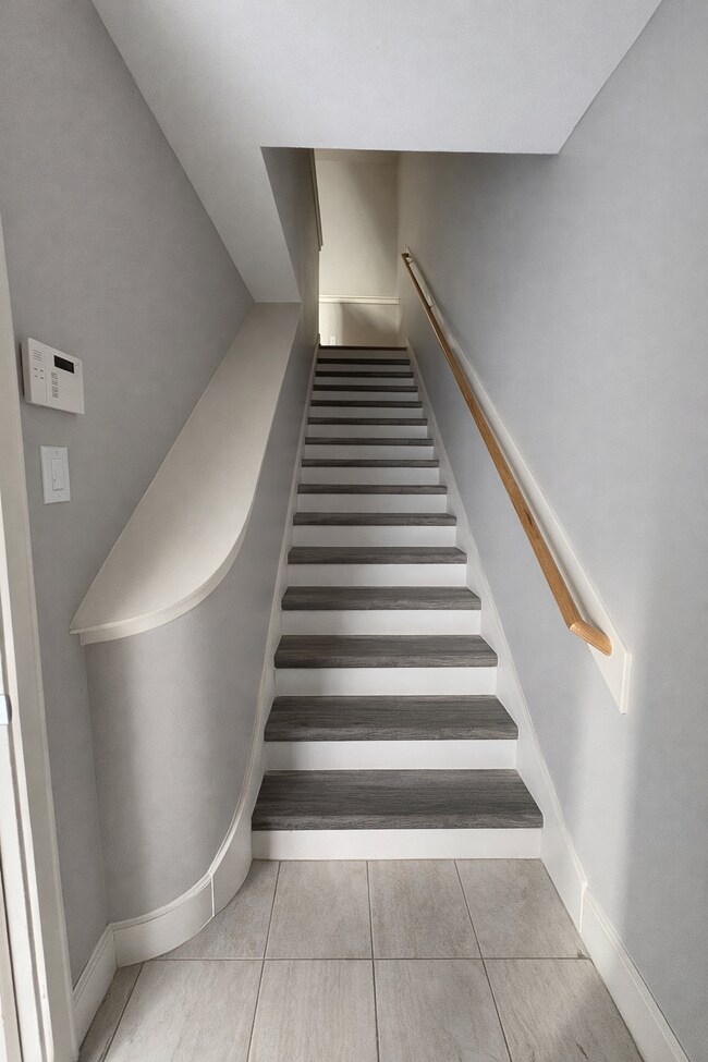 Building Photo - 5941 S Loop E