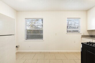 Building Photo - 8451 1/2 Howard Dr