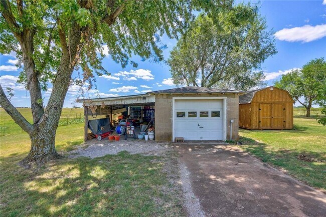 Building Photo - 15928 E County Rd 1520