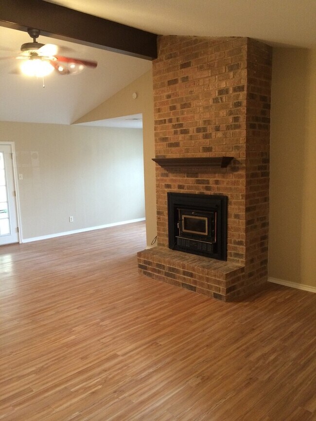 Foto del edificio - Charming 3 Bedroom in Flint! Coming Soon!