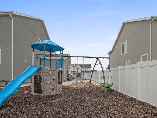 Building Photo - 627 S Meade St