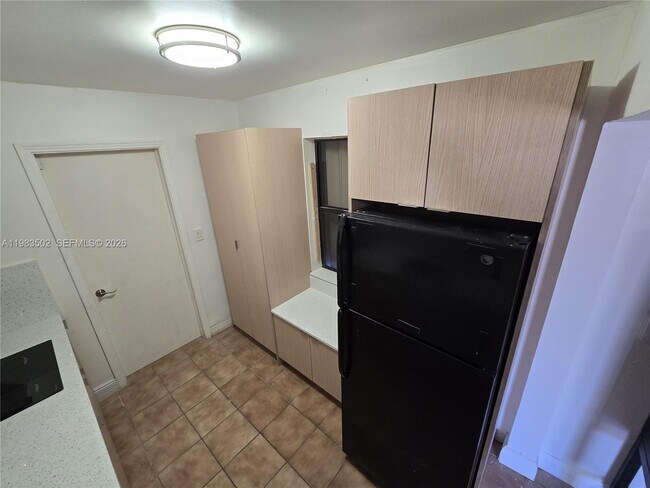 Foto del edificio - 704 SW 2nd Ave